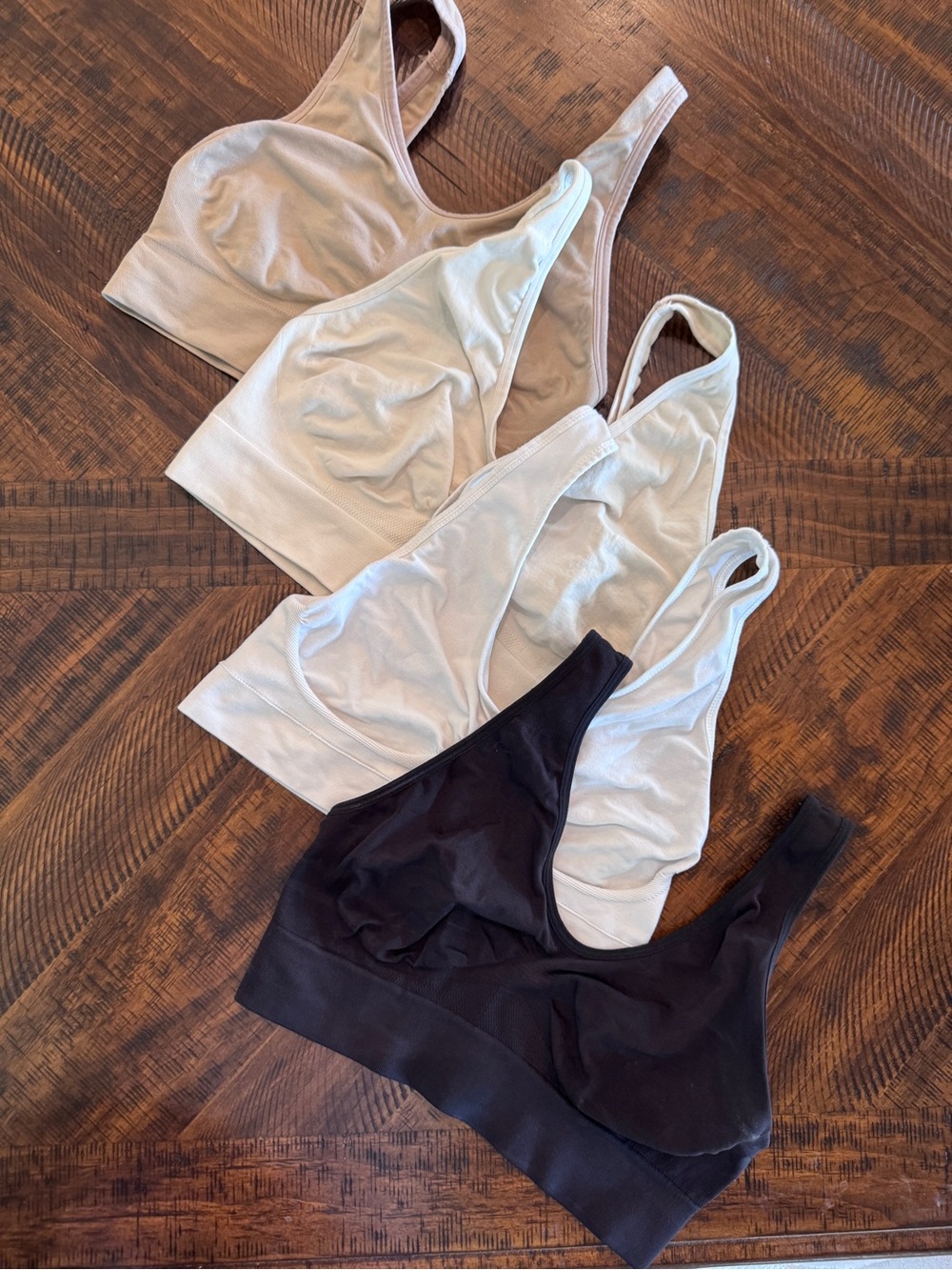 Secret Treasures Beige Scoop Neck Seamless Sports Bra